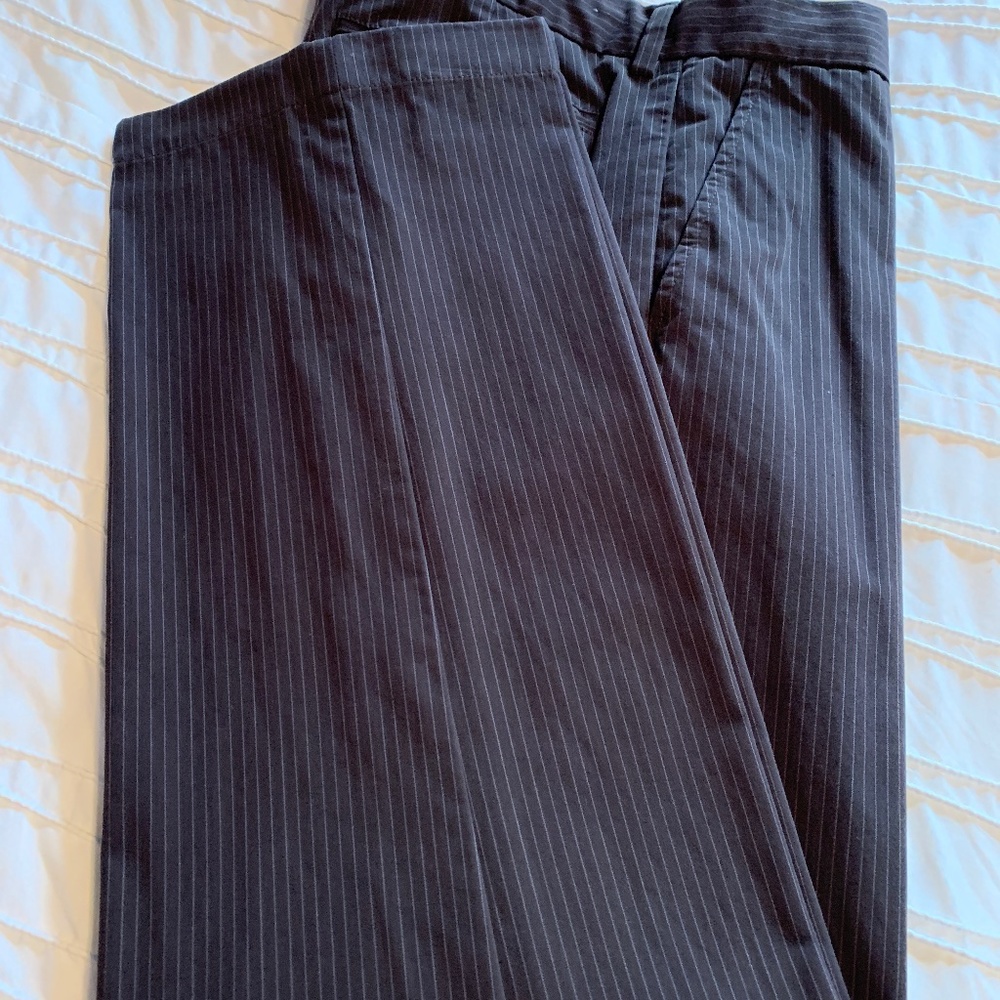 Men’s pants, front side pockets, no pleats